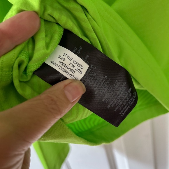 Under Armour Men’s ColdGear Long Sleeve V-neck Fitted Activewear Neon Green - Picture 2 of 6